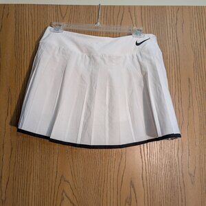 Nike White Pleated Skort Size Medium, Dri-fit